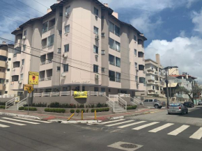 Lindo apartamento em Canasvieiras a uma quadra do mar - próximo ao Trapiche dos Barcos Piratas